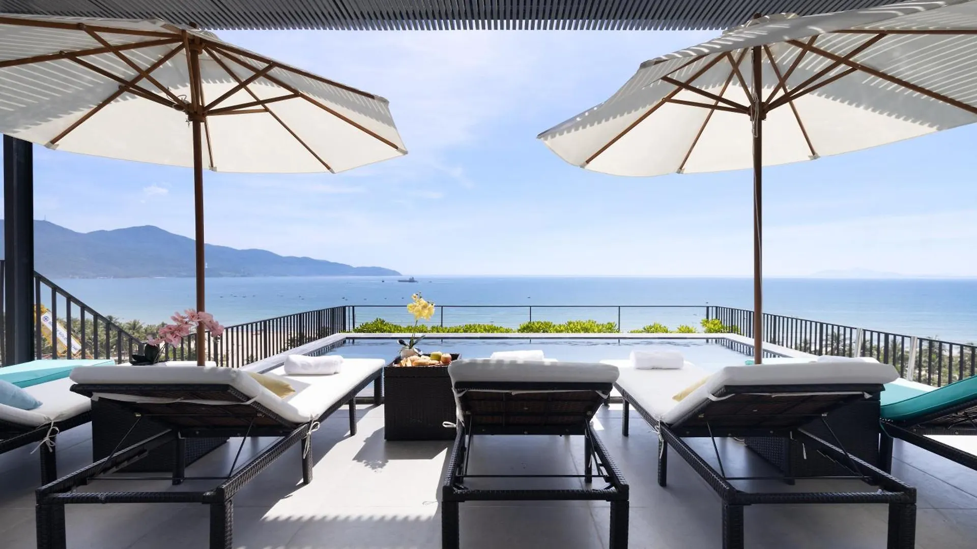 Jbay Beachfront Boutique Hotel Дананг