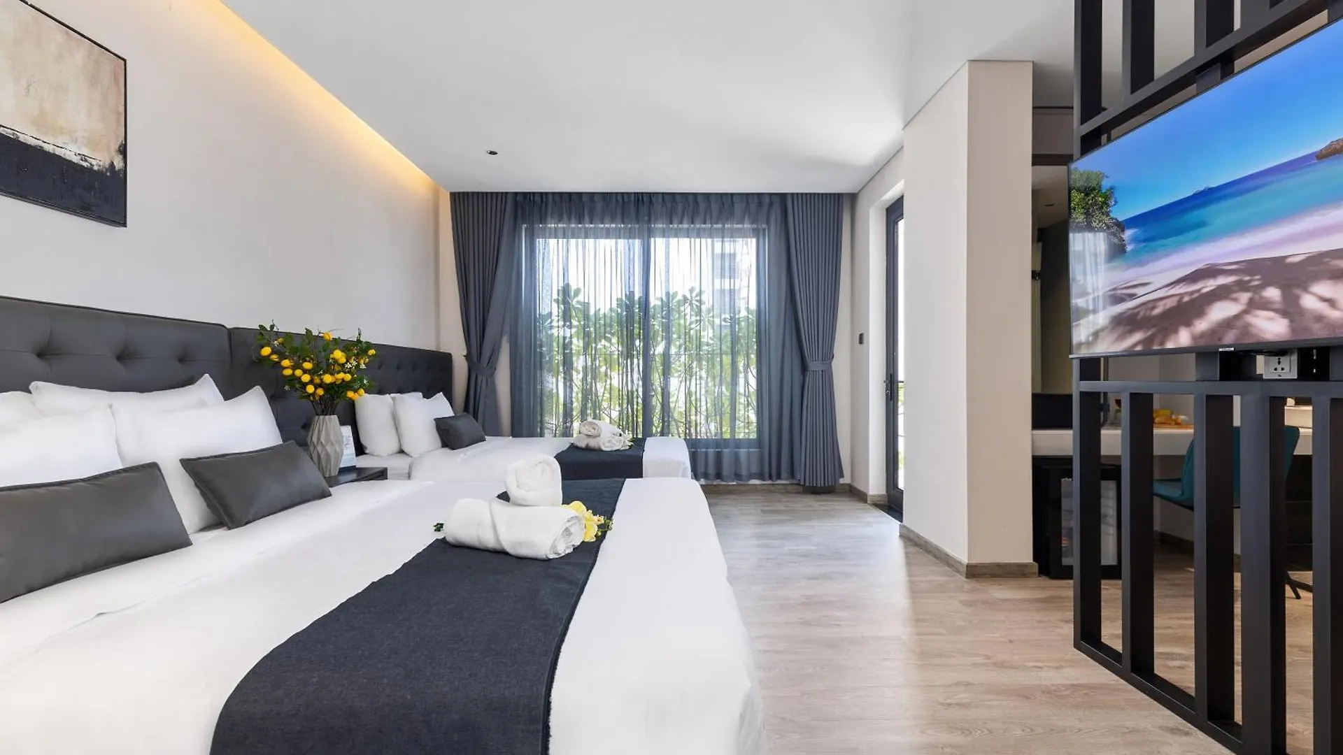 Jbay Beachfront Boutique Hotel Дананг