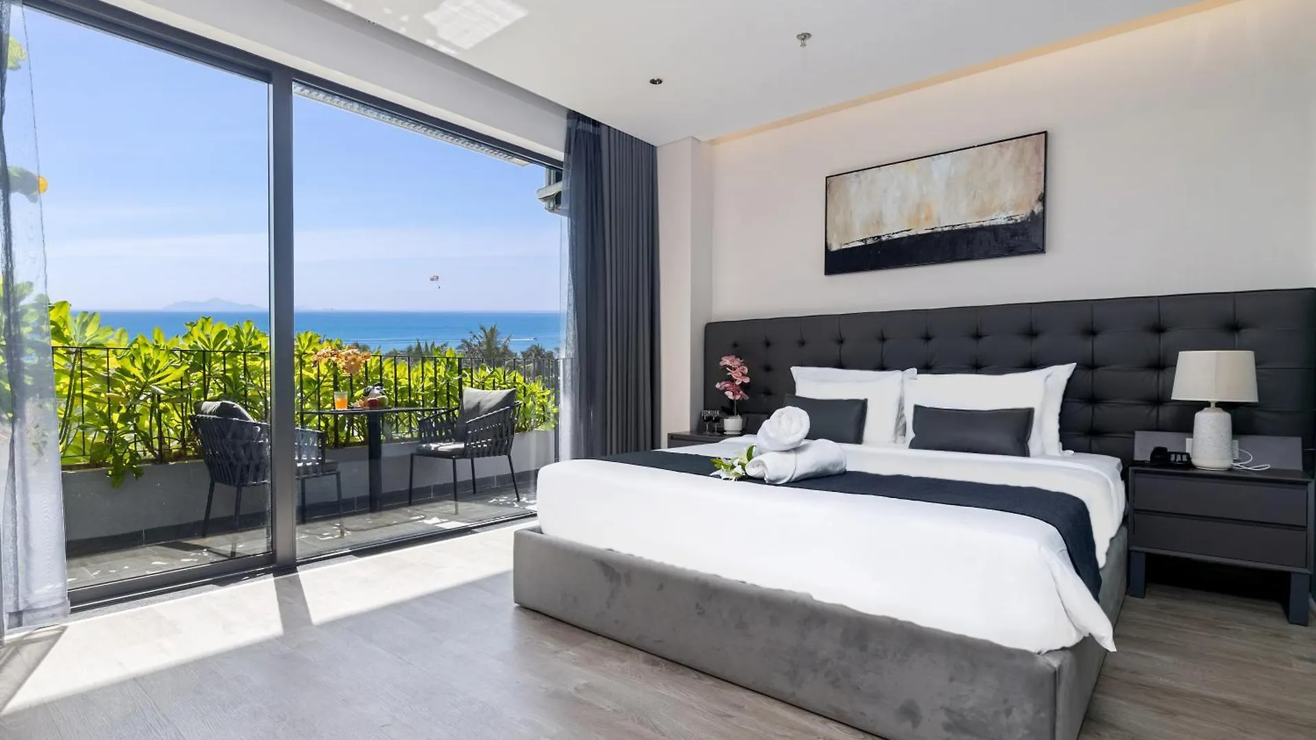 Jbay Beachfront Boutique Hotel Дананг