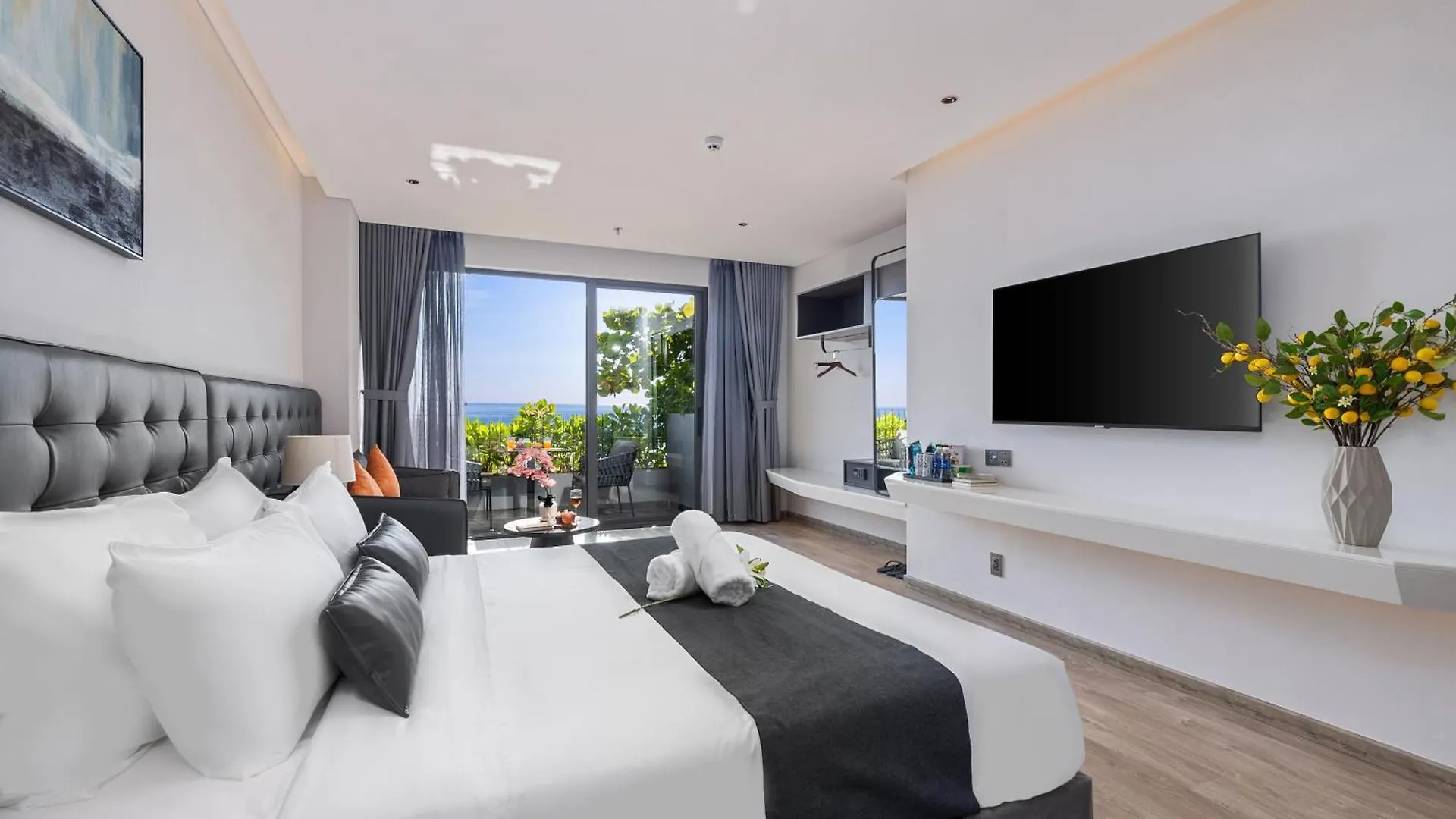 Jbay Beachfront Boutique Hotel Дананг 4*,