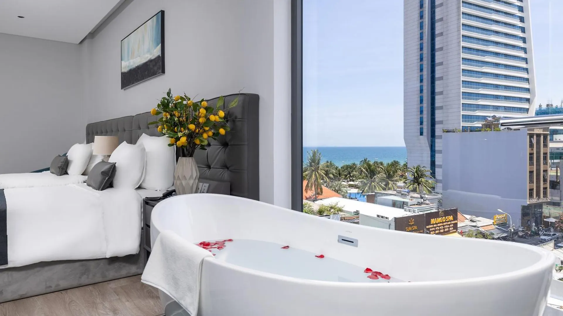 ****  Jbay Beachfront Boutique Hotel Дананг Вьетнам