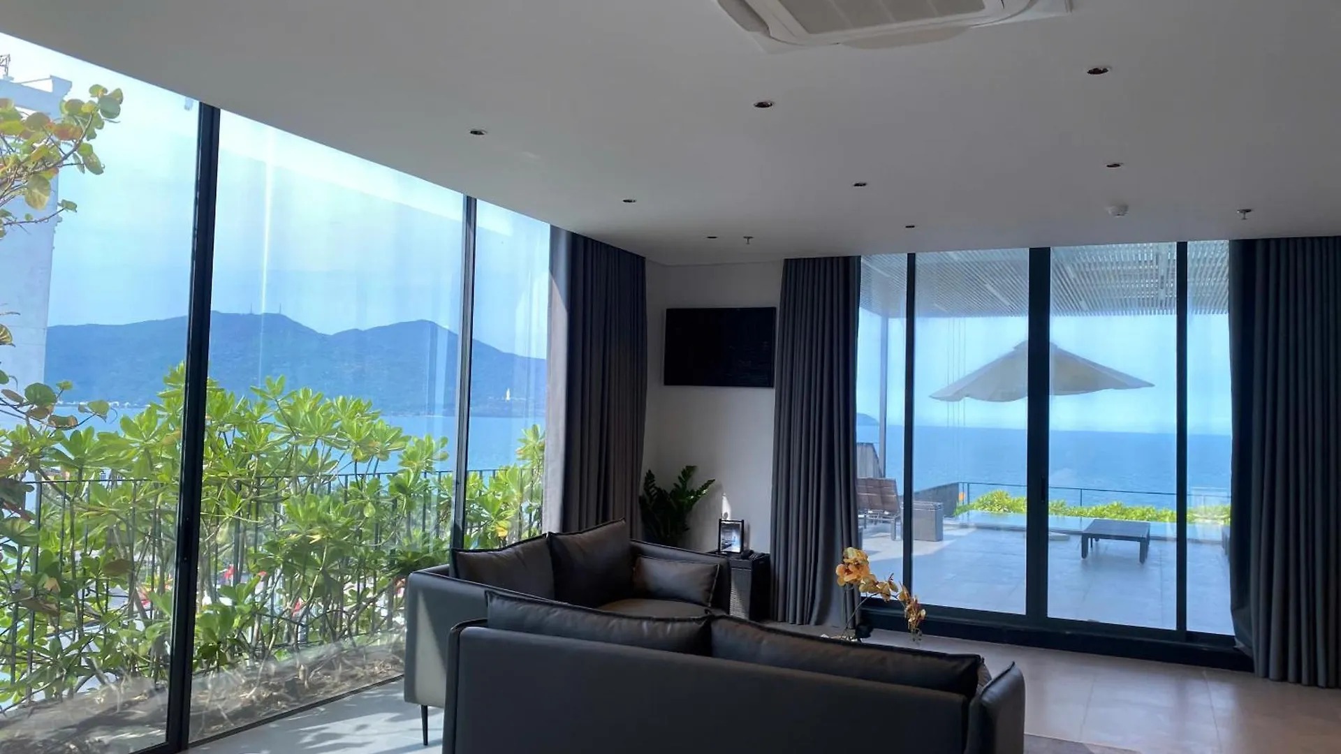 Jbay Beachfront Boutique Hotel Дананг