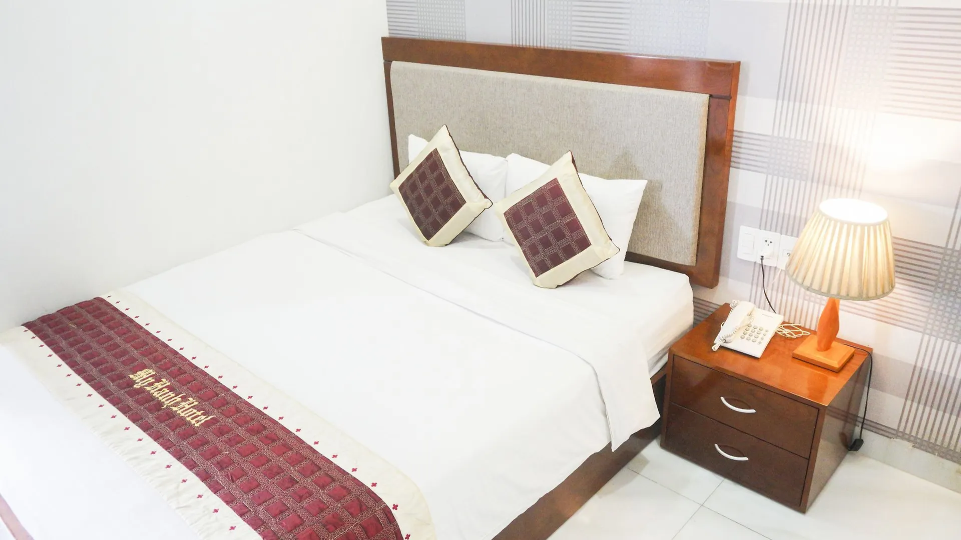 Jbay Beachfront Boutique Hotel Дананг