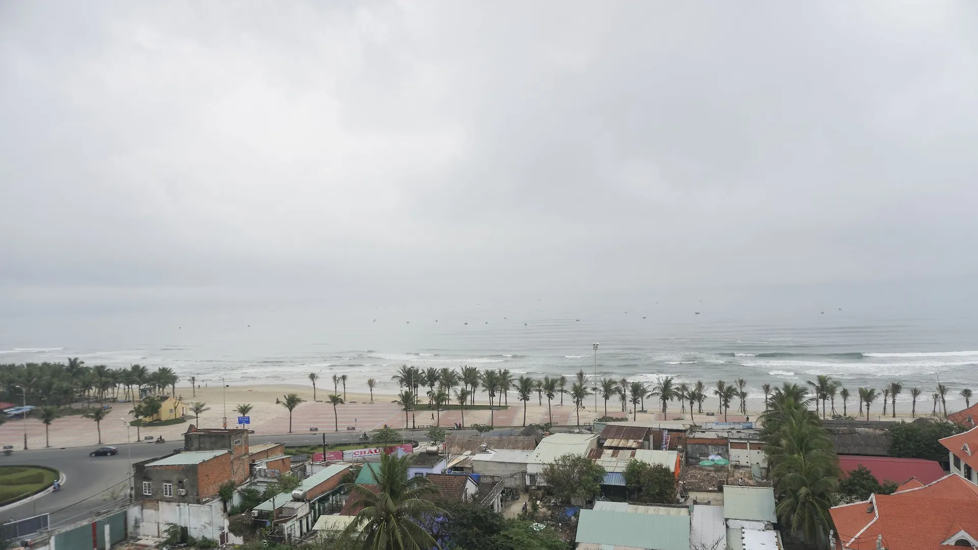 Jbay Beachfront Boutique Hotel Дананг Вьетнам